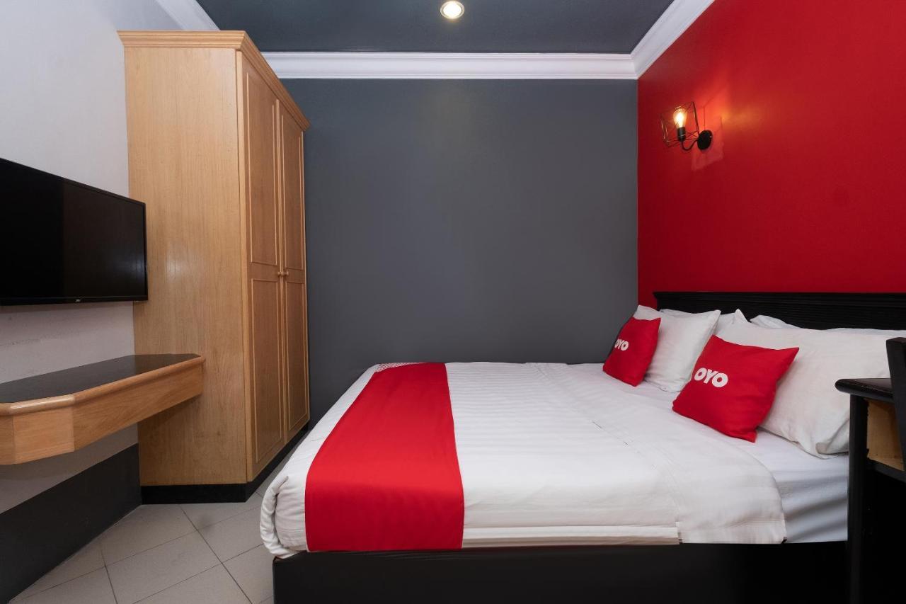 Oyo 90050 V Hotel Teluk Intan Exterior foto