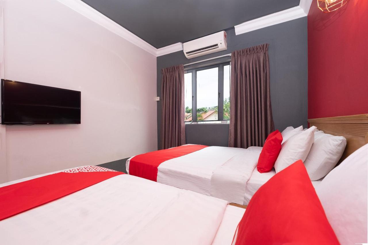 Oyo 90050 V Hotel Teluk Intan Exterior foto