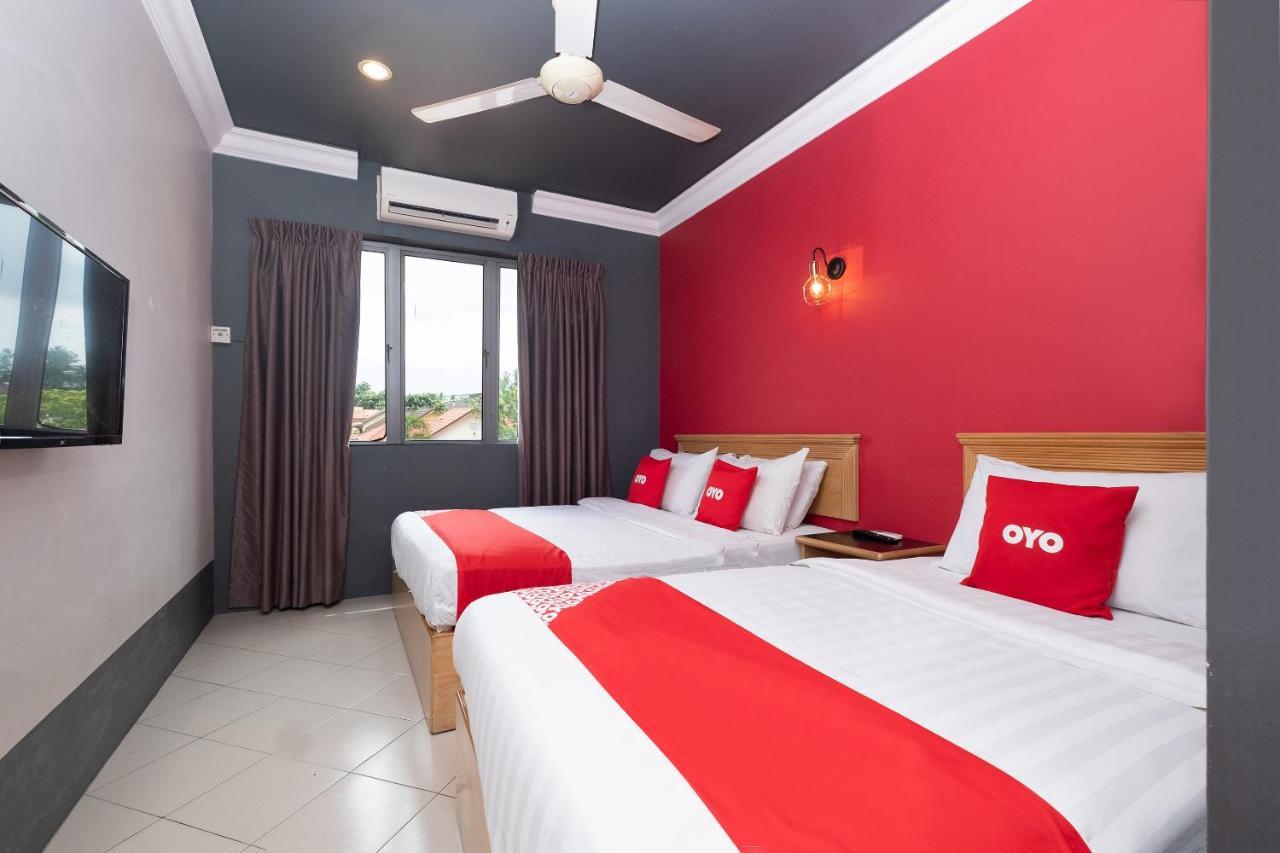 Oyo 90050 V Hotel Teluk Intan Exterior foto