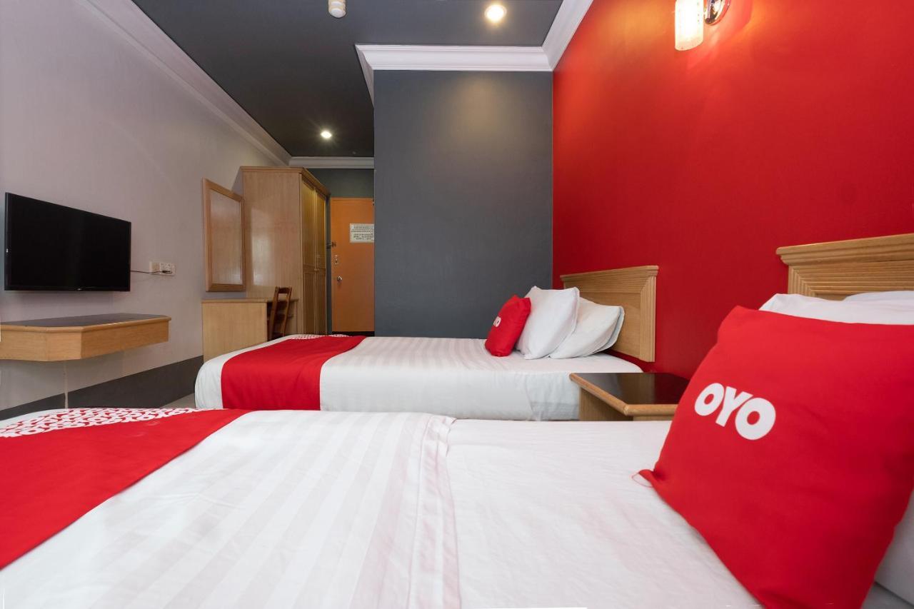 Oyo 90050 V Hotel Teluk Intan Exterior foto