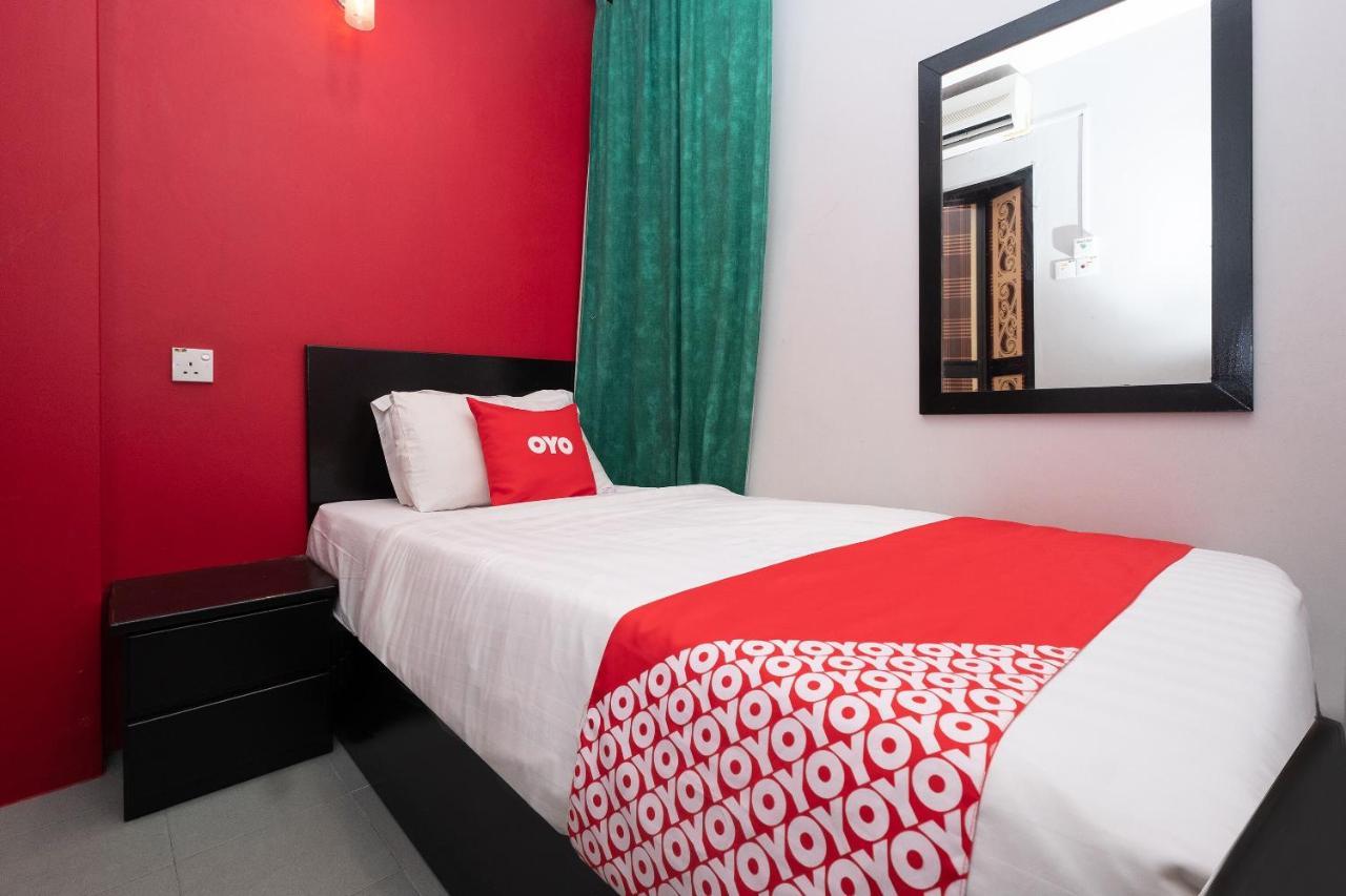 Oyo 90050 V Hotel Teluk Intan Exterior foto