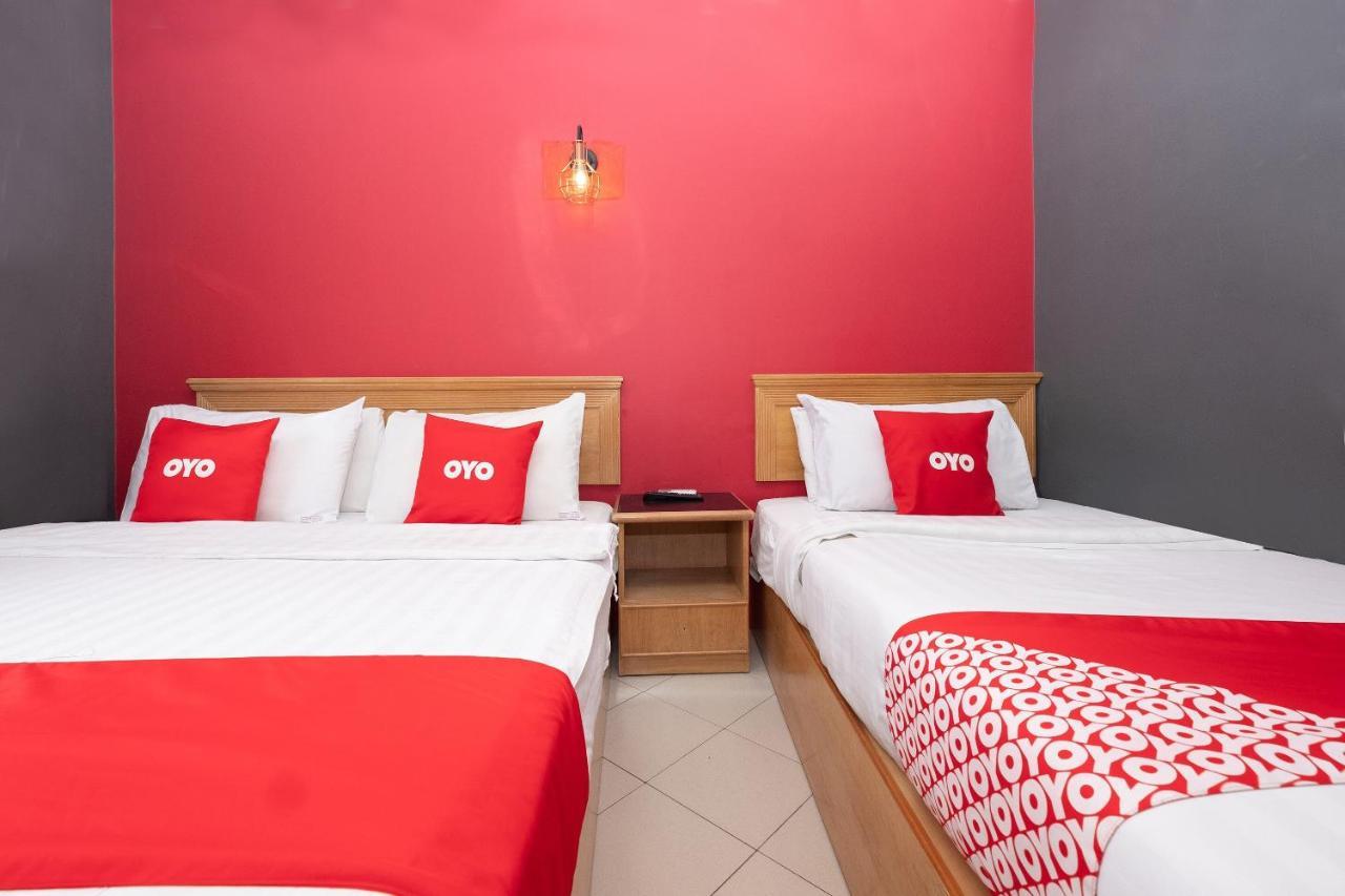 Oyo 90050 V Hotel Teluk Intan Exterior foto